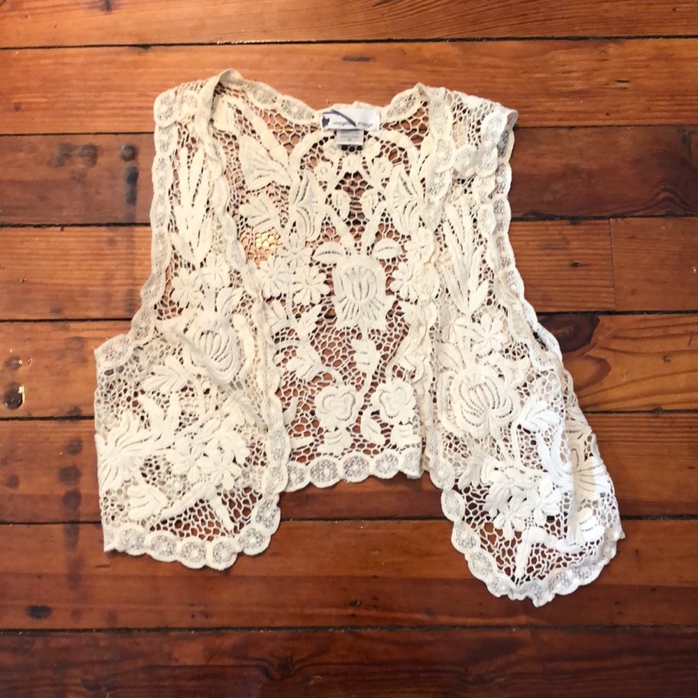 💥3/$10💥 Lace vest